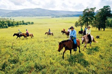 조랑말 타고 몽골의 광활한 평원을 탐험